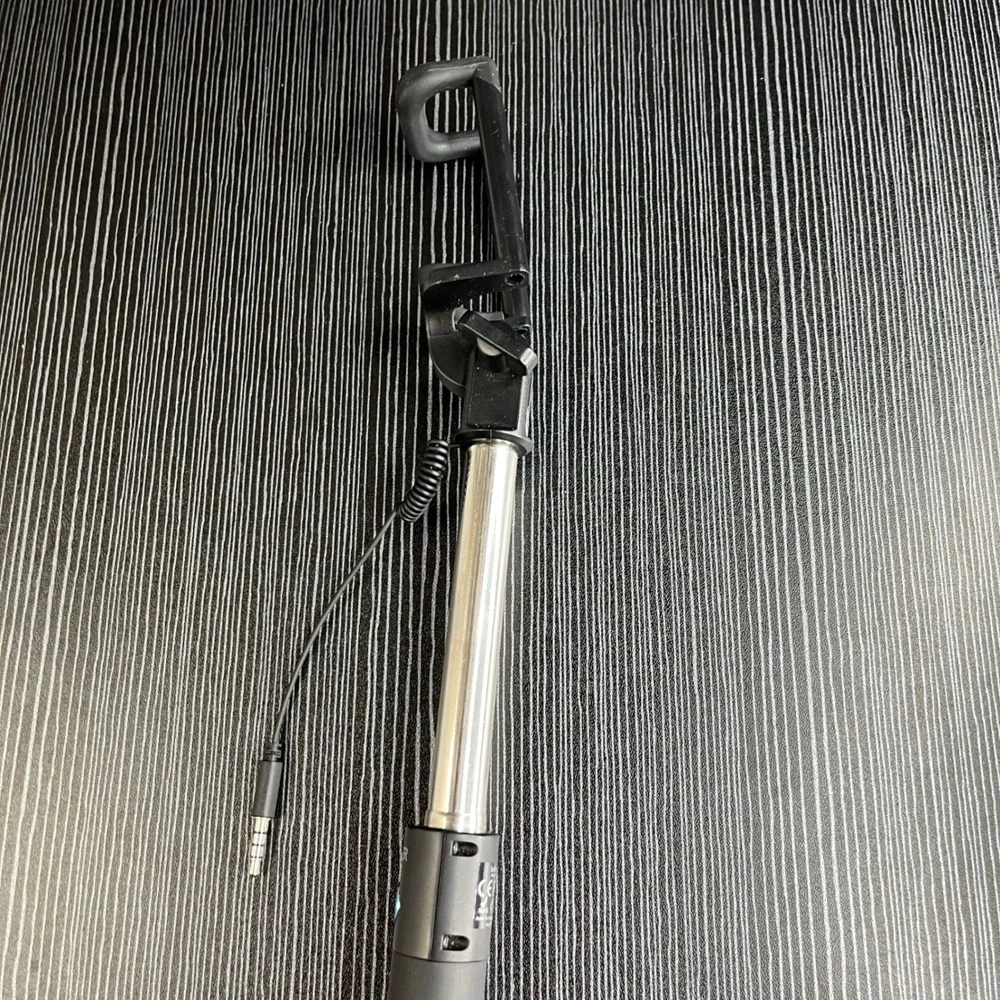 Anker Selfie Stick A7160 Wired Extendable Monopod Black Aluminum 31 Inch Max